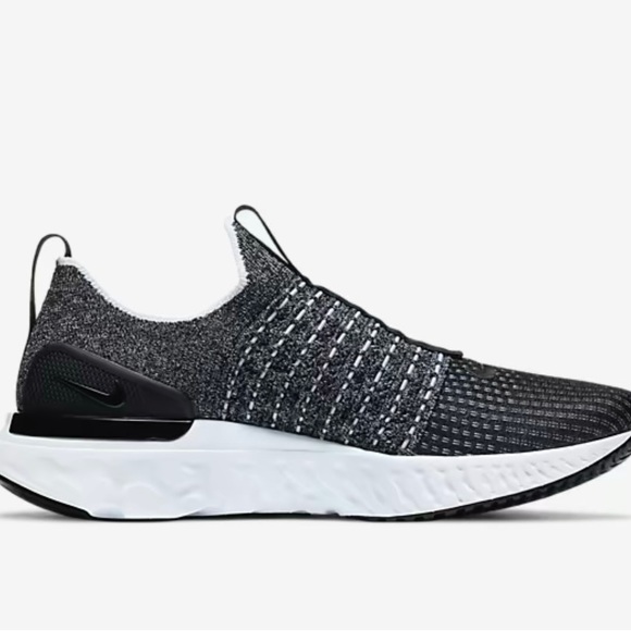 Nike Phantom React Run Flyknitt. - Picture 4 of 8